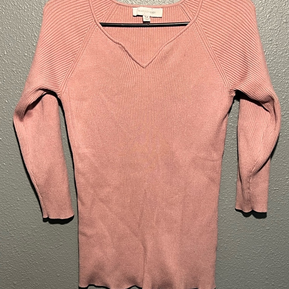 Madison Grey V-Neck Knit Sweater in Soft Pink